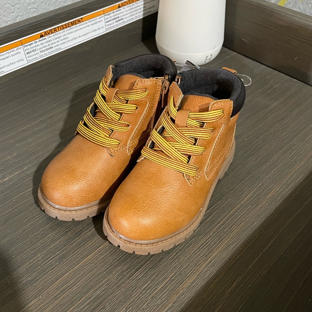 NEW! CARTER'S Childs Trail Boot  Hiking Shoe Ankle Boot Unisex 10